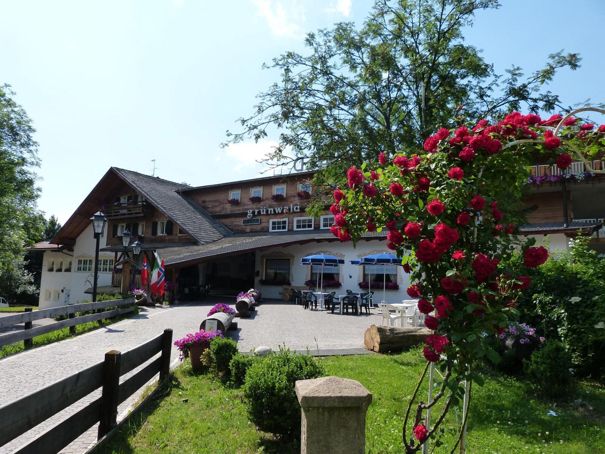 Hotel Relais Grünwald Cavalese Exterior foto